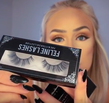 Silk lashes spotted in Sandra's vlog!