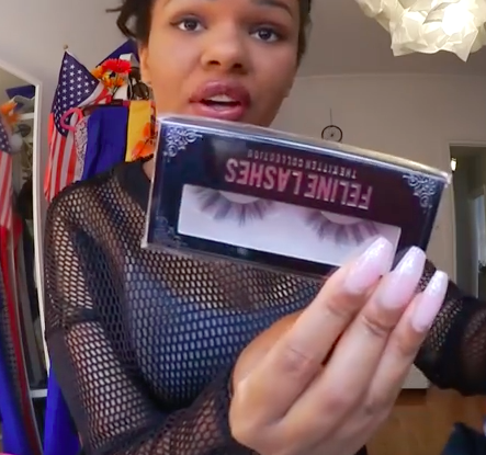 Sabina Decireé unboxing our vegan silk lashes!